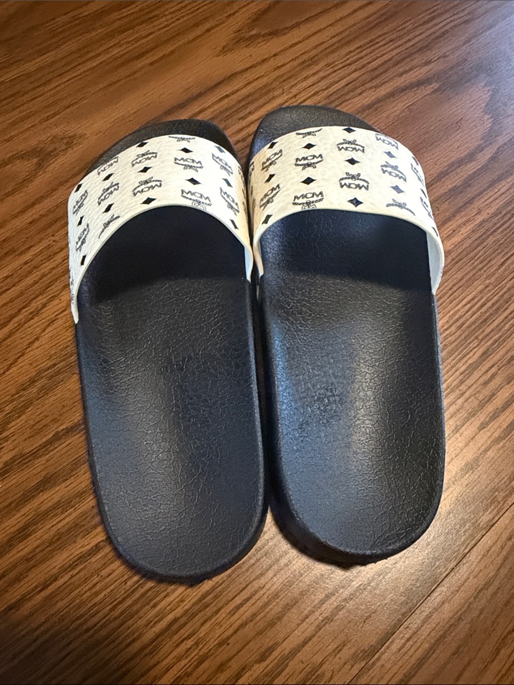 Women’s MCM white slides - Picture 5 of 6